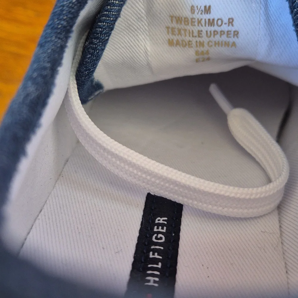Tommy Hilfiger Womens Sneakers, size 6,5 NWOB - Picture 11 of 14